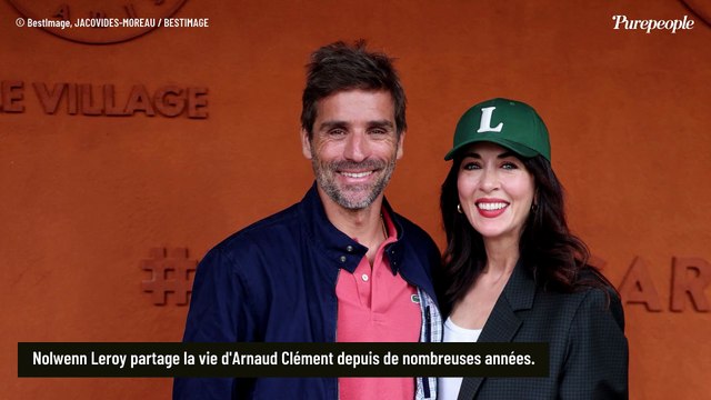 Nolwenn Leroy et son fils Marin (8 ans) : cheveux mi-longs et proche de sa maman, le petit garçon savoure un lieu magique