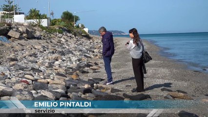 Torre Faro,  rifiuti e spiaggia Torre Bianca