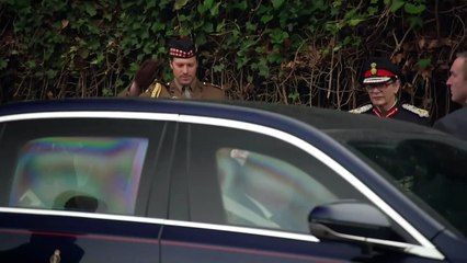 King arrives to pay respects to synagogue attack victims