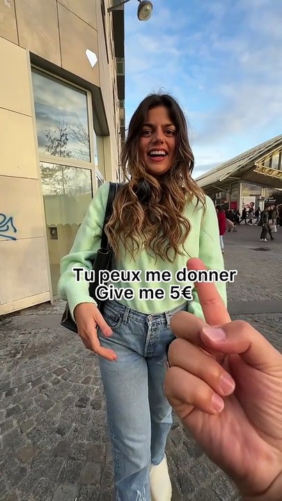 She wasn't expecting it 😍 iPhone surprise