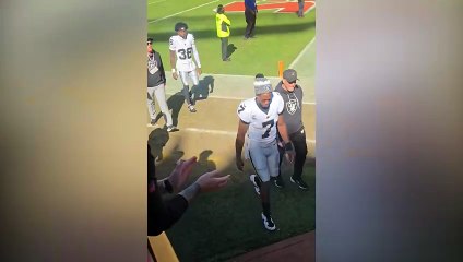 Raiders fans were ROASTING Geno Smith as he left the field after being benched for Kenny Pickett
