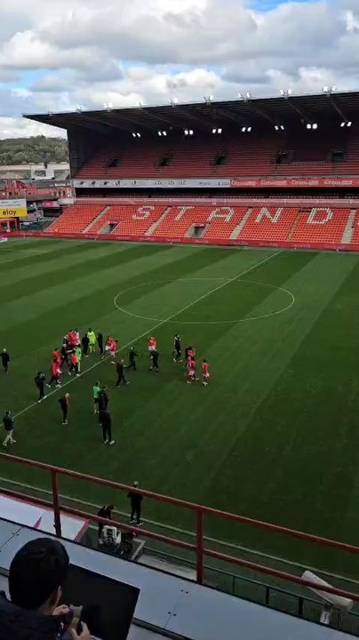 Les joueurs du Standard ont été saluer les supporters du Standard présents face à l'Antwerp, malgré le huis-clos