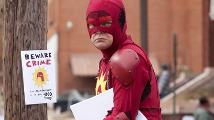 In Super wird ein ganz normaler Koch zum Superhelden - ohne Fähigkeiten und nur mit einem Schraubenschlüssel bewaffnet