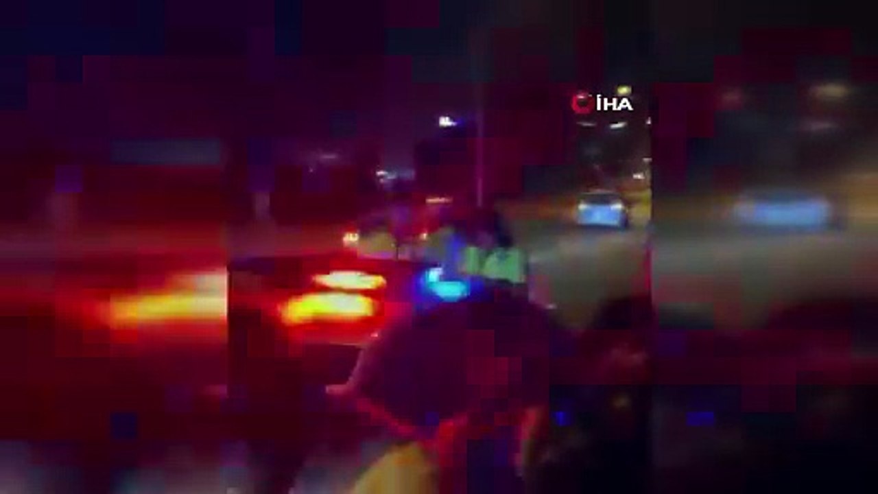 Böyle trafik çevirmesi görülmedi! Darbuka ve kemanla oyun havası!