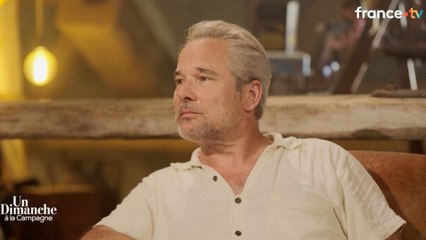 Fabrice Deville ému aux larmes en évoquant la mort de son père : “J'ai dit à ma mère que je voulais sauter par la fenêtre pour le rejoindre”