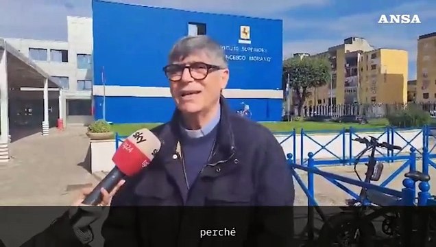 Tre giovani sorpresi a scuola con coltelli a Caivano, don Patriciello: Sconvolto