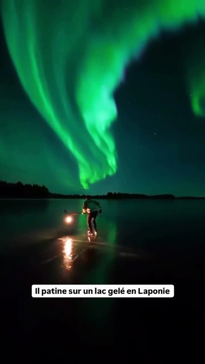 Il patine sur un lac gelé en Laponie avec les aurores boréales ✨