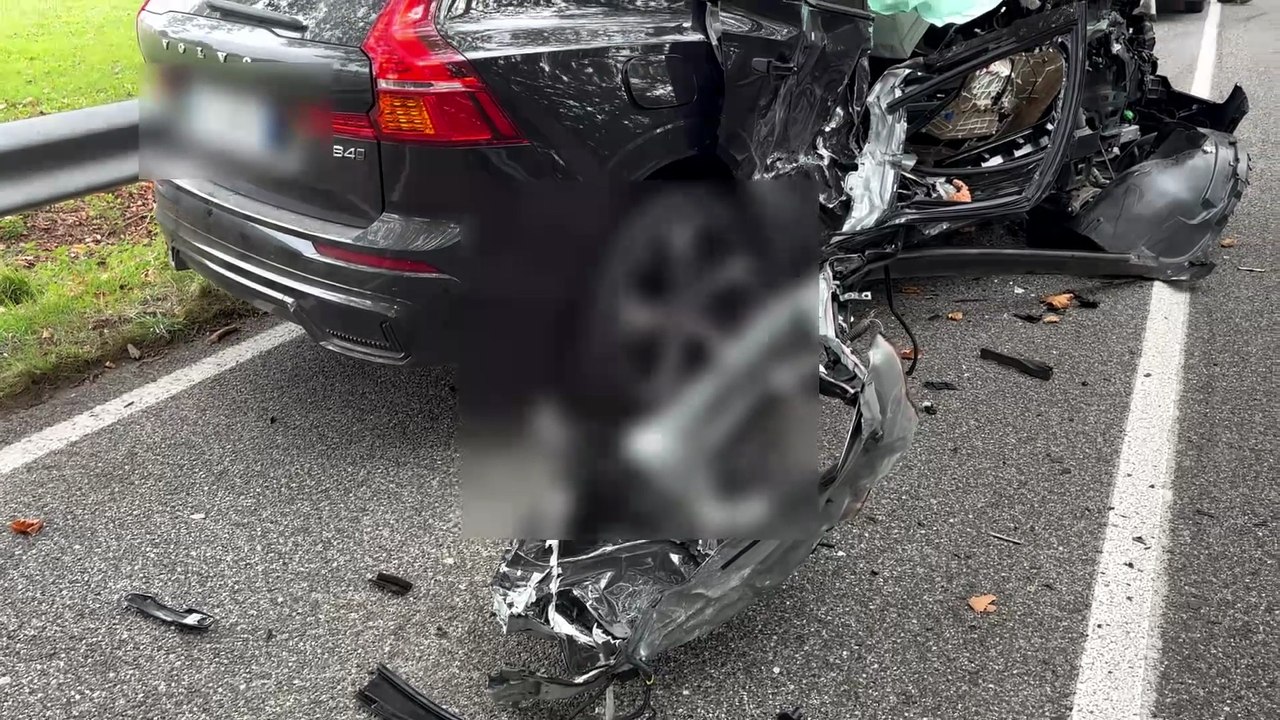 Scontro tra auto e trattore in via Pomposa a Ferrara