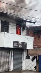 VÍDEO: Casa pega fogo no bairro de Valéria