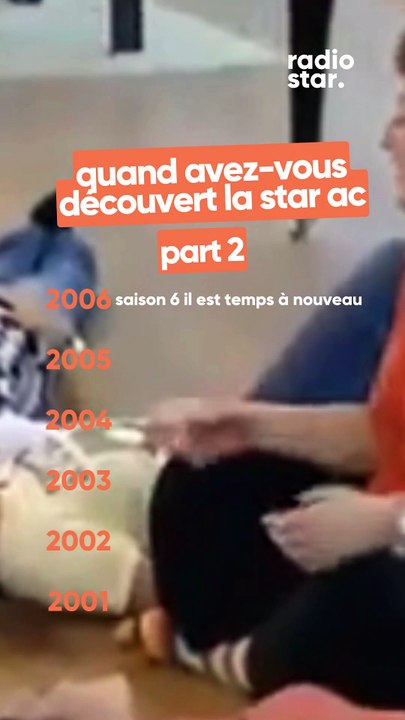 🎤✨ De 2024 à 2001… ils ont tous levé les bras en chantant l’hymne de leur promo.  Et nous ? On était devant la télé, en pyjama, à tout donner sur des refrains devenus cultes. Oui, même vous qui dites “j’regardais pas la Star Ac” 👀  De "Ne partez pas san