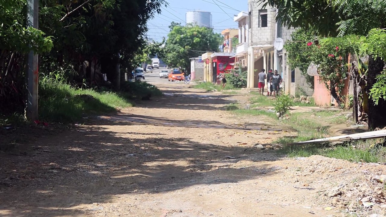 La vida diaria de los residentes de San Luis está marcada por calles deterioradas y polvorientas