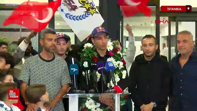 3’üncü kez Dünya Şampiyonu olan Toprak Razgatlıoğlu, yurda döndü