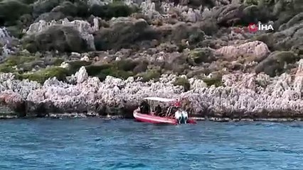 Antalya’da kayalıklarda mahsur kalan Alman turisti Sahil Güvenlik ekipleri kurtardı