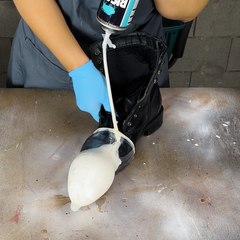 Pick the right size of boot and bring to life a unique flower vase for your living room 🥾