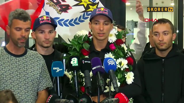 3’üncü kez Dünya Şampiyonu olan Toprak Razgatlıoğlu, yurda döndü