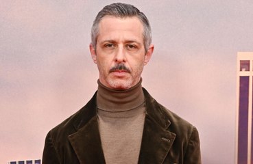 Jeremy Strong asegura que la versión de Jesse Eisenberg de Mark Zuckerberg, 'no tiene nada que ver' con su próximo papel en The Social Reckoning