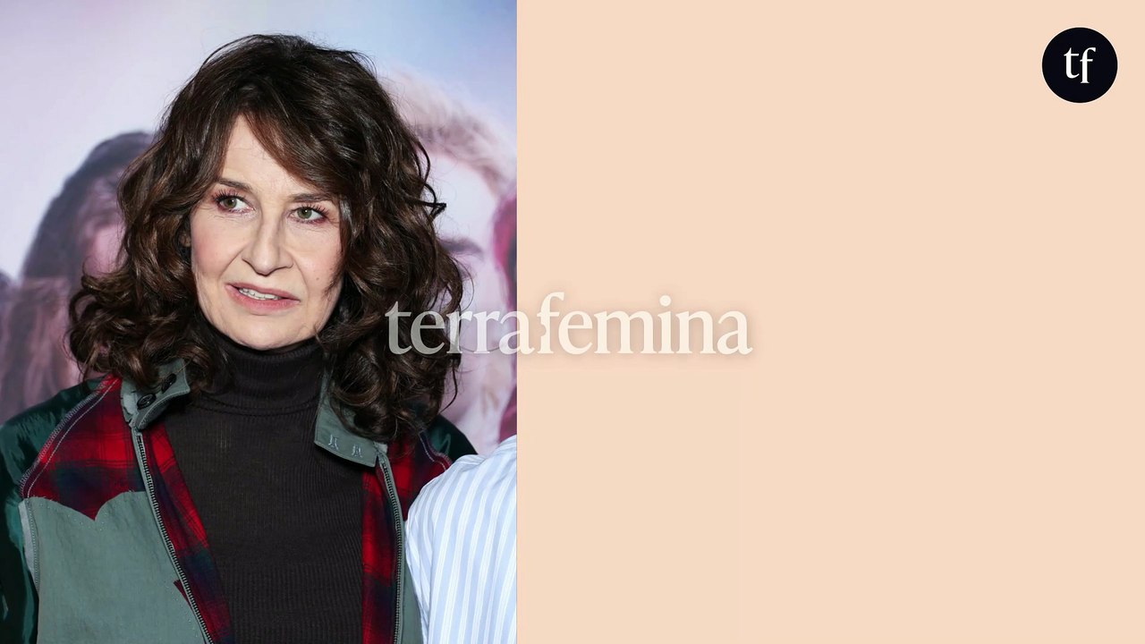 "Une beauté si décalée" : Valérie Lemercier pose nue dans une baignoire sur ces photos sexy "qui font du bien" face au règne du jeunisme