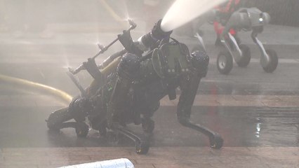 무역센터에서 전기차 화재 훈련...로봇 개·드론 투입 / YTN