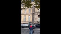 Braquage du Louvre : la fenêtre cassée devient une attraction touristique