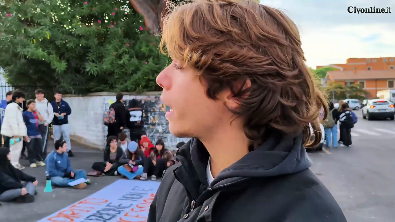 Edilizia scolastica e Guglielmotti, sit-in degli studenti: "Vogliamo essere ascoltati"