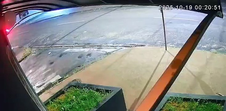 Perseguido, motorista perde controle e é baleado após colisão em Uberlândia