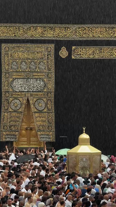 وتوكل على العزيز الرحيم