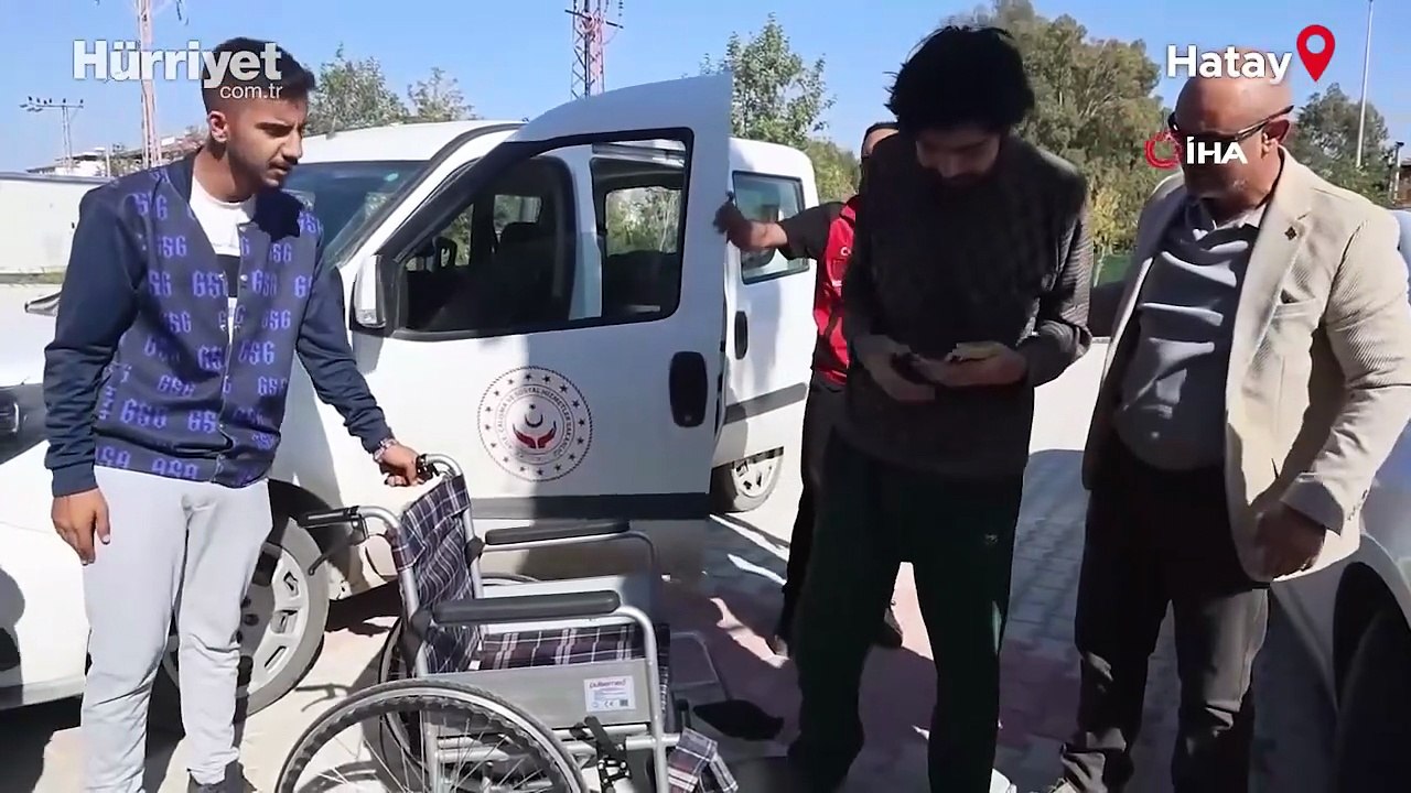 Telefon bağımlısı Barış Özbay'dan ailelere tavsiye: "Küçükken çocuklara telefon vermeyin"