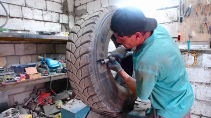 How to repair a wheel on a truck by a professional