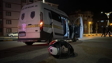 Motosiklet kaldırıma çarptı; 16 yaşındaki sürücü yaralandı, 17 yaşındaki yolcu hayatını kaybetti