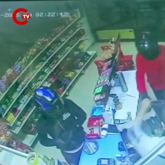 Silahlı şüpheliler akaryakıt istasyonunun marketini soydu