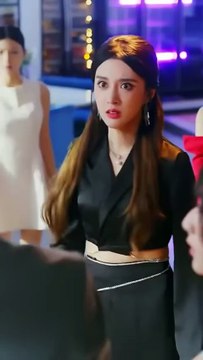 (3) Ending: On the wedding day, her fiancé cheated on her and ran away from her marriage, pushing her into the spotlight of public ridicule. Just when everyone was waiting to see her laugh, she turned around and married the scumbag's father. From then on,