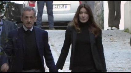 Sarkozy verso il carcere mano nella mano con Carla Bruni