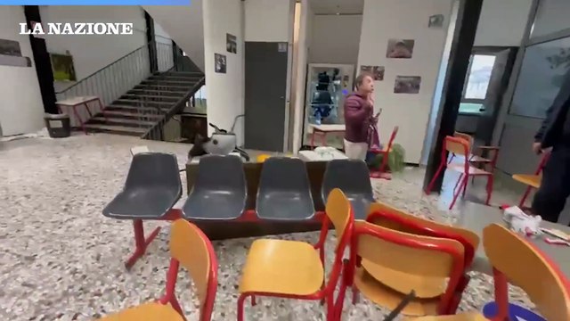 Scuola Meucci devastata dai vandali, danni ingenti