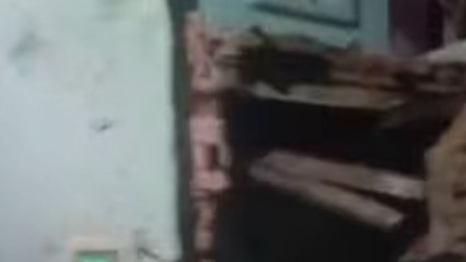 सिलेंडर फटने से पूरा मकान धराशायी, मलबे में कई लोग दबे