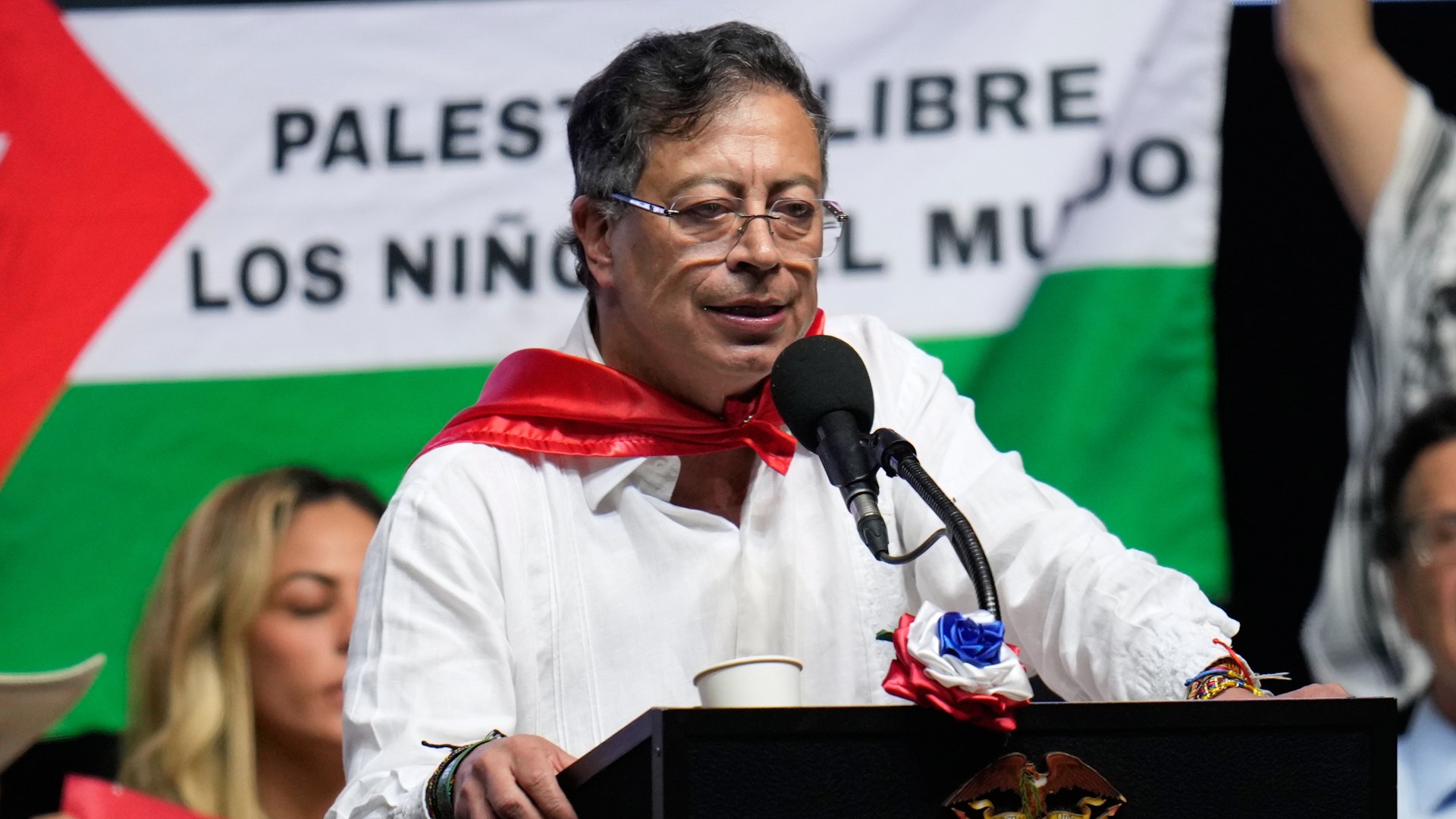 El presidente colombiano, Gustavo Petro, advirti� este lunes a su hom�logo estadounidense, Donald Trump, que "no es rey en Colombia" y que su gobierno no va a hacer concesiones, sino a "exigir", en medio de la escalada de tensiones diplom�ticas entre ambos pa�ses por la lucha antidrogas.