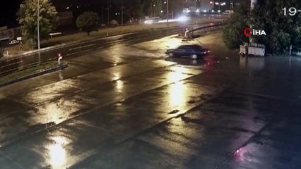 Afyonkarahisar'da 1 kişinin öldüğü, 1 kişinin de yaralandığı korkunç kaza kameraya yansıdı