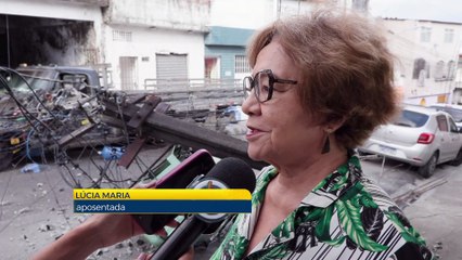 Acidente com caminhão de água mineral causa susto no Recife: Motorista atinge poste e interrompe fornecimento de energia