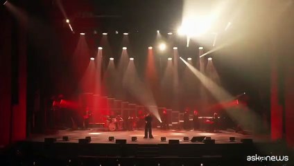 Rkomi nei teatri, un live che è un'esperienza intima e potente