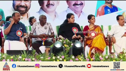 സംസ്ഥാന സ്കൂൾ കായികമേളയ്ക്ക് തുടക്കം ദീപശിഖ തെളിയിച്ച് ഐഎം വിജയൻ