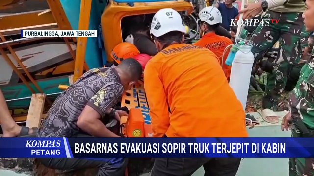 Dramatis! Evakuasi Sopir Terjepit Dalam Truk di Kecelakaan Tunggal Purbalingga | KOMPAS PETANG
