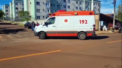 Jovem de 27 anos fica ferido após colisão entre carro e moto no Riviera