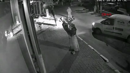 Aylardır taciz ediyordu... Adım adım takip edip defalarca bıçakladı!