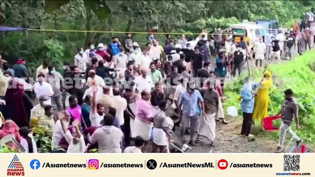 ഫ്രെഷ്‌കട്ട് ഫാക്ടറിക്ക് തീയിട്ട് പ്രതിഷേധക്കാർ; കണ്ണീർ വാതകം പ്രയോഗിച്ച് പൊലീസ്