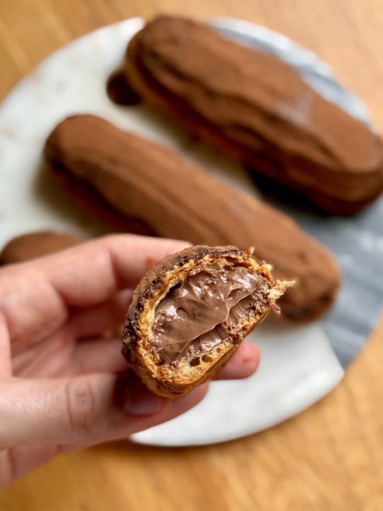Éclairs au chocolat avec craquelin & crème pâtissière chocolat 🍫 | Cours de Pâtisserie à Paris