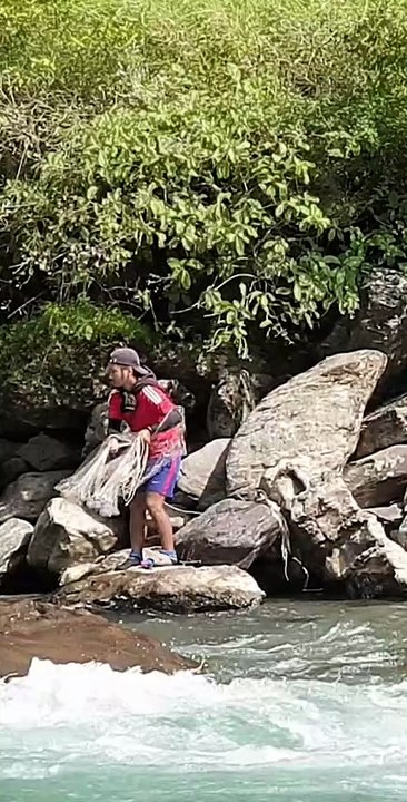cast net fishing in Nepal | himalayan trout fishing with handmade cast net |