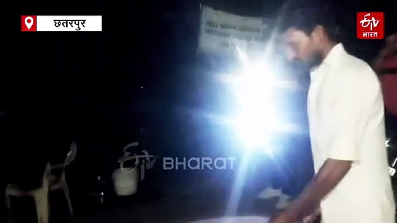 छतरपुर की पॉश कॉलोनी में घुसा 10 फीट लंबा अजगर,...