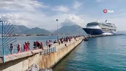 Antalya’ya turist akını devam ediyor: İngiliz turistleri taşıyan lüks kruvaziyer Alanya’ya demirledi