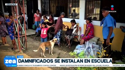Familias afectadas por lluvias en Veracruz se refugian en una escuela primaria