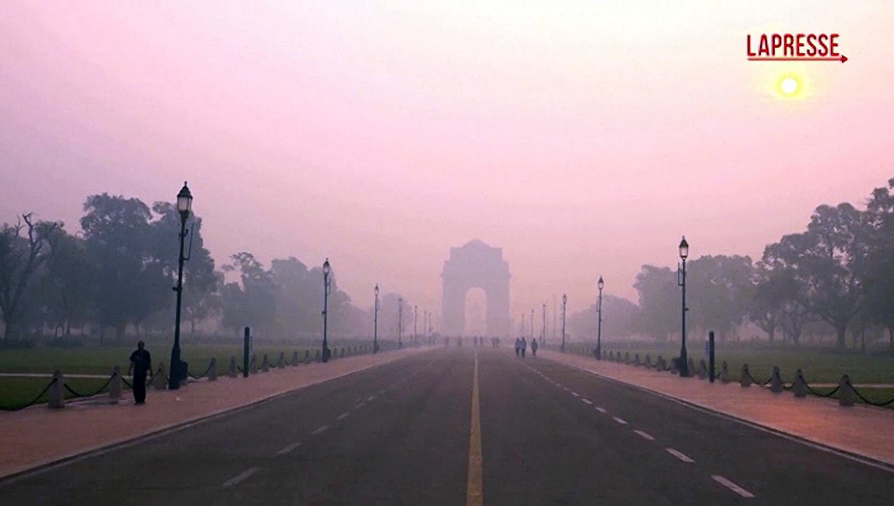 India, New Delhi soffocata dallo smog dopo Diwali: AQI oltre i livelli di sicurezza