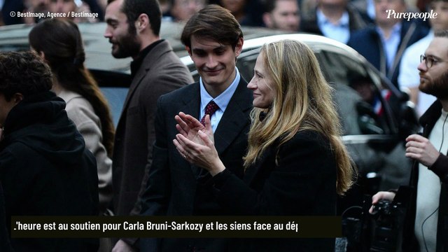 Carla Bruni soutenue par sa soeur Consuelo qu'on ne voit jamais, deux soeurs unies face au départ de l'ancien président